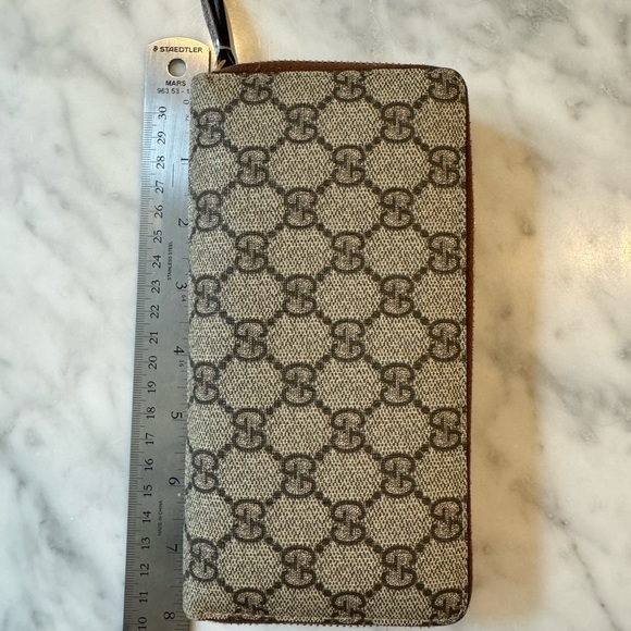 Gucci GG Supreme Tan Monogram Zip Around Wallet - Picture 3 of 12